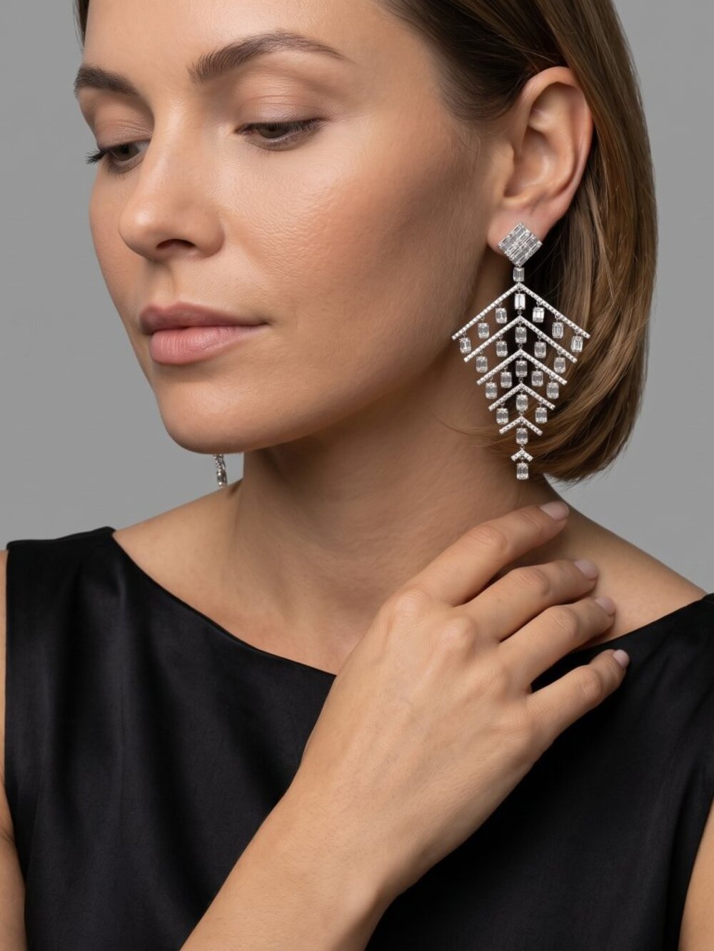 454 Round Diamonds 18k White Gold Chandelier Earrings - Picture 4 of 8